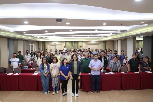 ภาพบรรยากาศถ่ายภาพหมู่โครงการพัฒนานวัตกรรมการบริหารและนวัตกรรมการเรียนการสอน