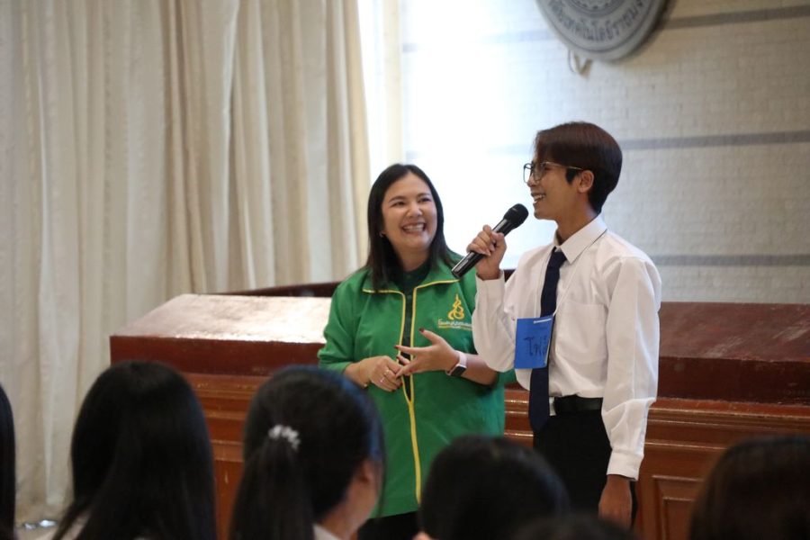ท่านรองคณบดีฝ่ายพัฒนานักศึกษาแนะนำการใช้ชีวิตในรั้วมหาวิทยาลัย