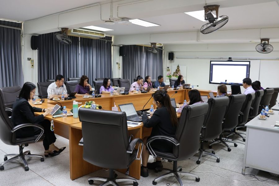คณะกรรมการบริหารคณะเทคโนโลยีการเกษตรเข้าร่วมประชุม