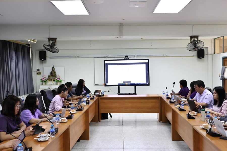 คณะกรรมการบริหารคณะเทคโนโลยีการเกษตรเข้าร่วมประชุม