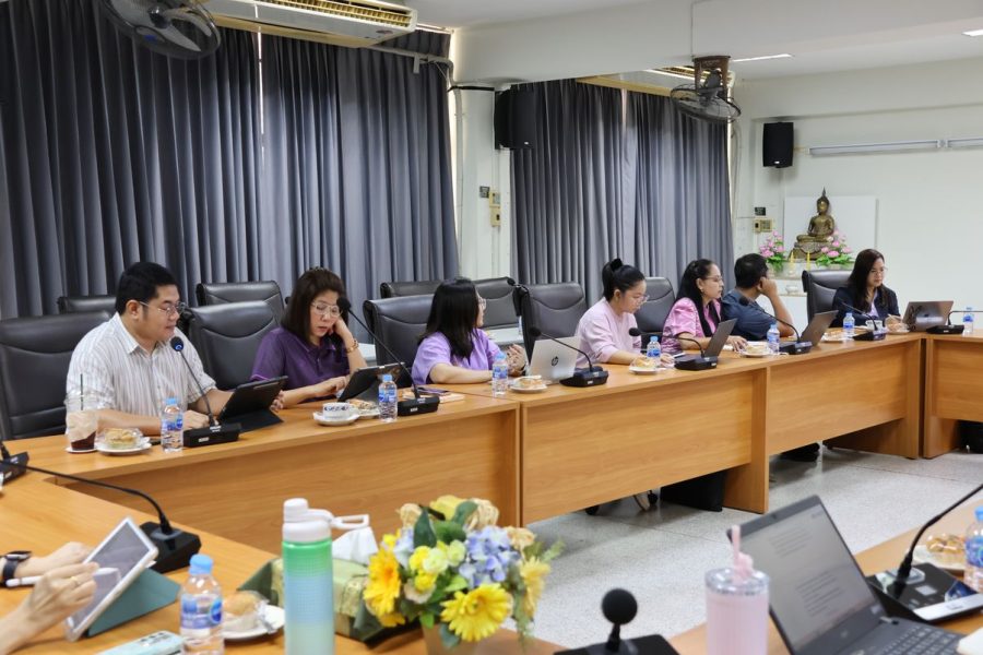 คณะกรรมการบริหารคณะเทคโนโลยีการเกษตรเข้าร่วมประชุม