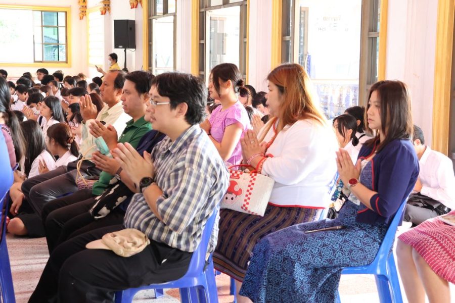 บุคลากรเข้าร่วมพิธีถวายเทียนพรรษา