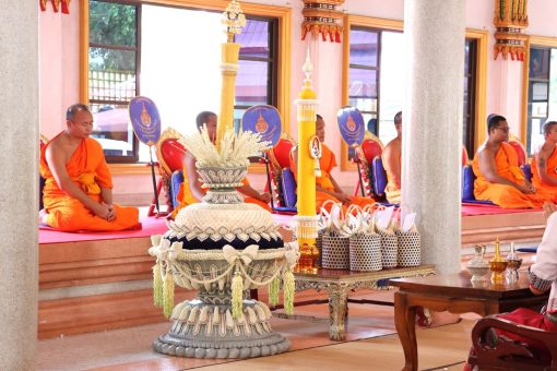 ต้นเทียนพรรษาของมหาวิทยาลัยเทคโนโลยีราชมงคลธัญบุรี