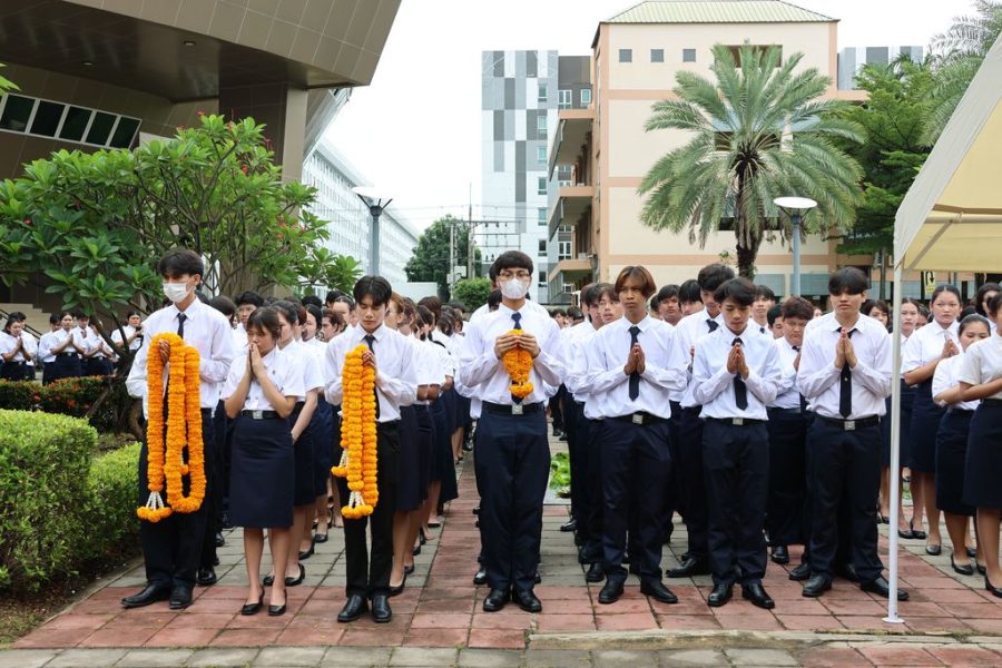 นักศึกษาร่วมพิธีศักการะสิ่งศักดิ์สิทธิ์ประจำคณะเทคโนโลยีการเกษตร ประจำปี 2568