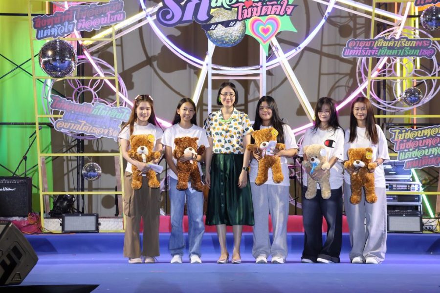 ท่านคณบดีมองรางวัลพิเศษสำหรับนักศึกษาใหม่ที่เข้าร่วมกิจกรรม