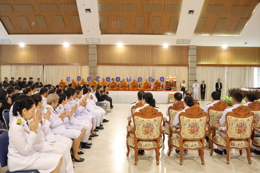 ผู้บริหาร คณาจารย์ และบุคลากร และนักศึกษา ร่วมทำบุญถวายเป็นพระราชกุศล