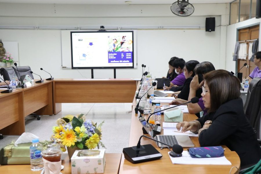 ประธานหลักสูตรนำเสนอผลการบริหารจัดการศึกษาของหลักสูตรในรอบปีการศึกษา 2567