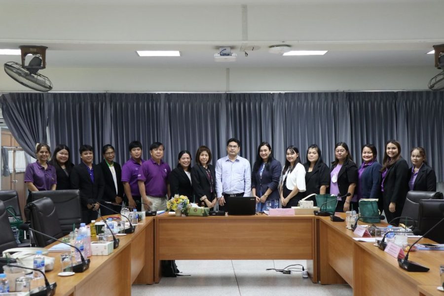 คณะกรรมการ คณาจารย์ และบุคคลากรสาขาการผลิตพืชถ่ายภาพร่วมกัน
