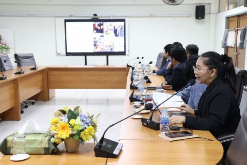 ประธานหลักสูตรนำเสนอผลการบริหารจัดการศึกษาของหลักสูตรในรอบปีการศึกษา 2567