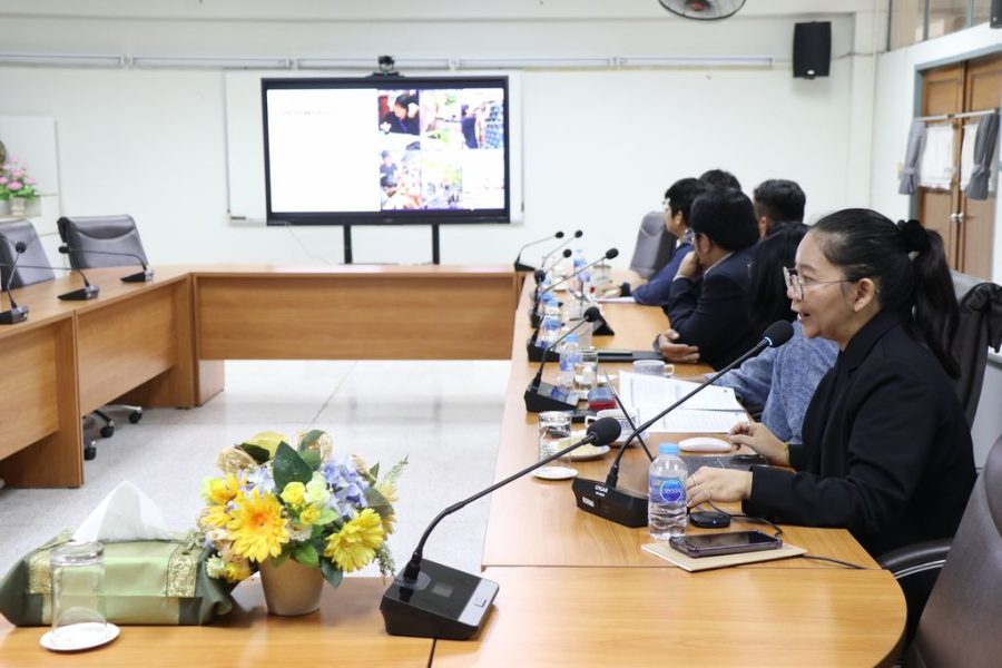ประธานหลักสูตรนำเสนอผลการบริหารจัดการศึกษาของหลักสูตรในรอบปีการศึกษา 2567