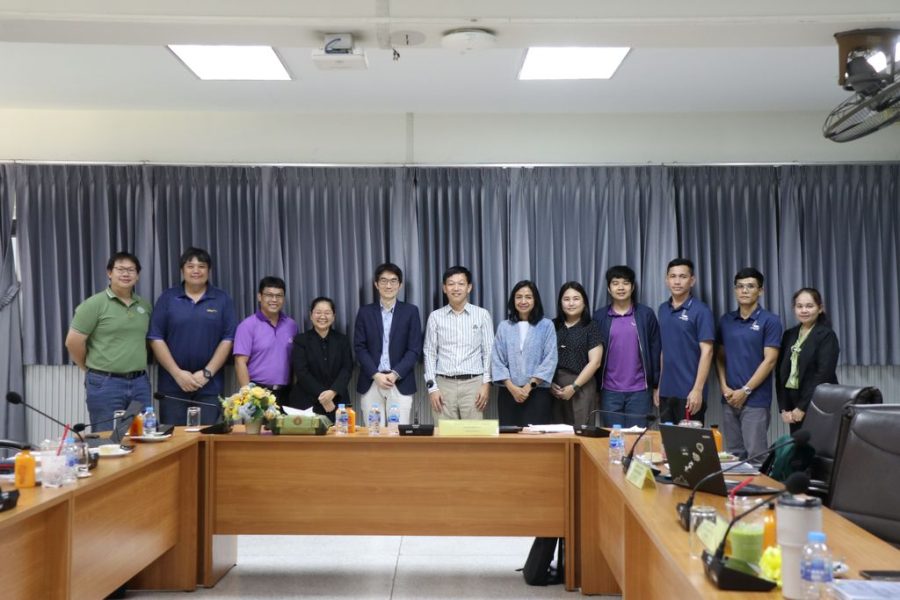 คณะกรรมการ คณาจารย์ และบุคคลากรสาขาเทคโนโลยีภูมิทัศน์ถ่ายภาพร่วมกัน
