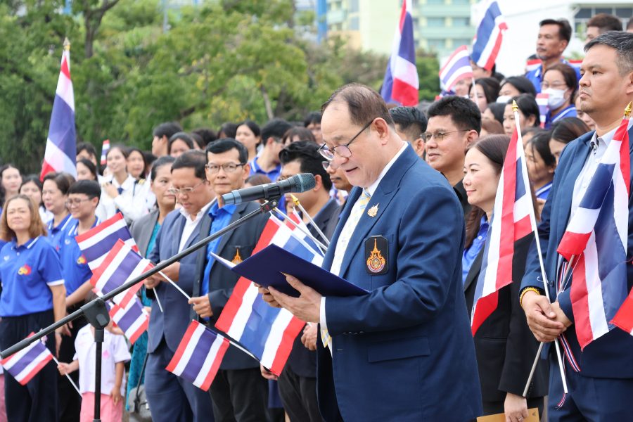 รศ.ดร.สมหมาย ผิวสอาด อธิการบดี มทร.ธัญบุรี กล่าวคำส่งกำลังใจถึงทหารไทยผู้กล้า