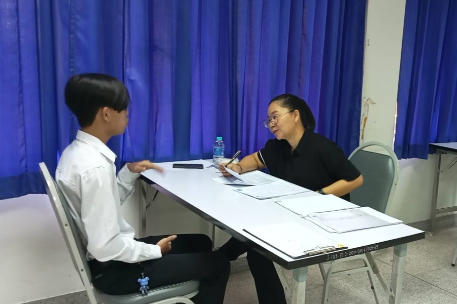 ประธานหลักสูตรเทคโนโลยีภูมิทัศน์ สัมภาษณ์ทุนให้กับนักศึกษาคณะเทคโนโลยีการเกษตร