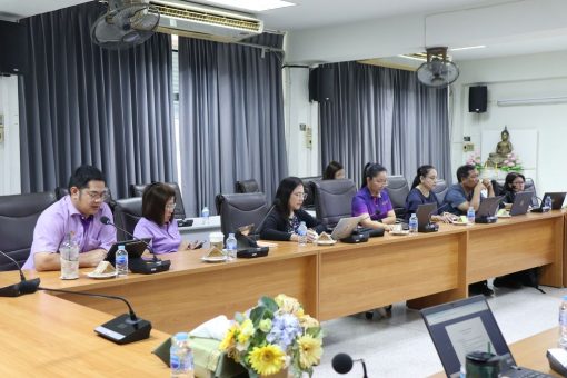 คณะกรรมการบริหารคณะเข้าร่วมประชุมโดยพร้อมเพรียง