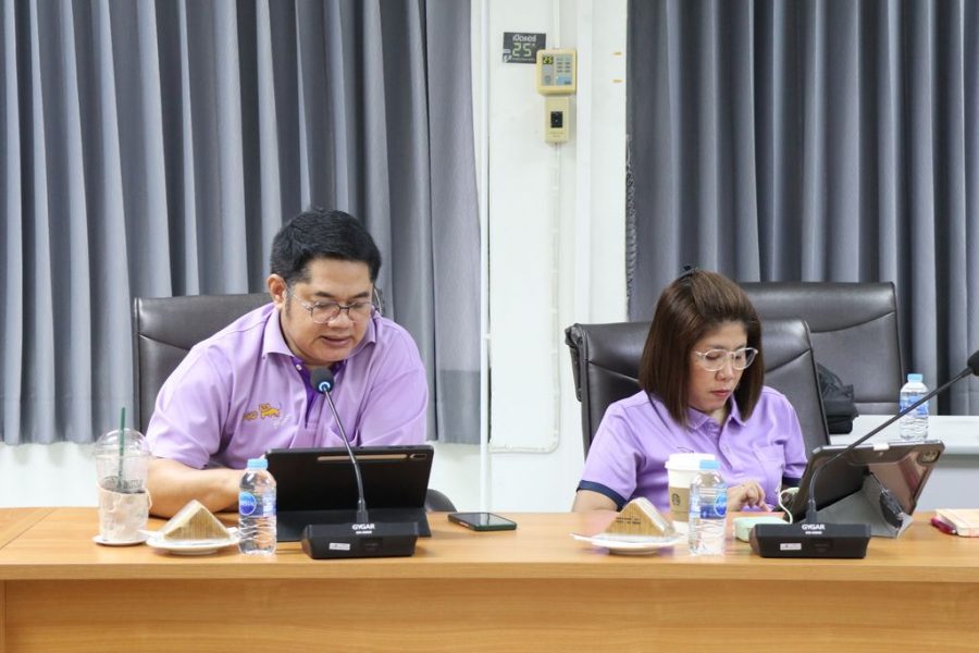 รองคณบดีฝ่ายบริหารและวางแผนสรุปแผนการดำเนินงานของคณะในรอบเดือนกรกฎาคมที่ผ่านมา