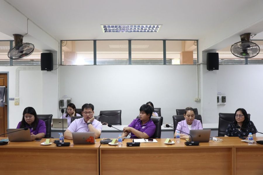 คณะกรรมการบริหารคณะเข้าร่วมประชุมโดยพร้อมเพรียง