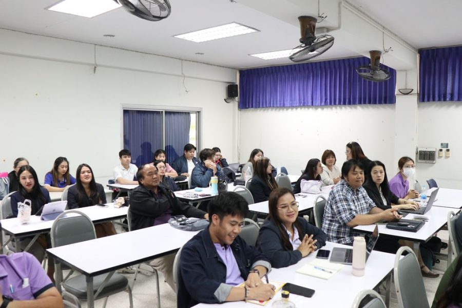 บรรยากาศการประชุมภายในห้อง