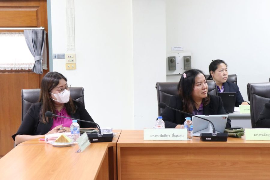 ผู้ช่วยคณบดี และหัวหน้าสาขาวิชา เข้าร่วมประชุมโดยพร้อมเพรียง