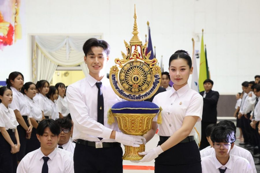 ตัวแทนผู้อัญเชิญตรามหาวิทยาลัยเทคโนโลยีราชมงคลธัญบุรี