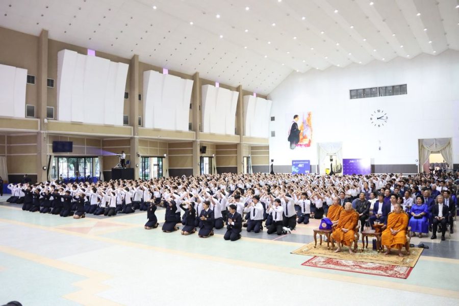 บุคลากร และนักศึกษาร่วมกันน้อมรำลึกในพระมหากรุณาธิคุณ พระบาทสมเด็จพระบรมชนกาธิเบศร มหาภูมิพลอดุลยเดชมหาราช บรมนาถบพิตร