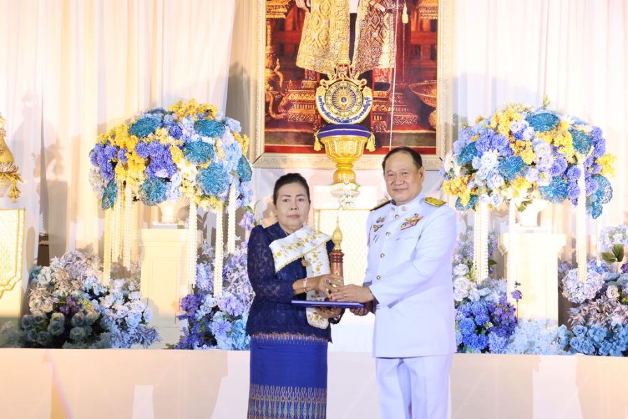 คุณธัณย์จิรา องอาจอุดมรัตน์ จากศูนย์การเรียนรู้ทุ่งนามอญ จังหวัดปทุมธานี ตัวแทนจากคณะเทคโนโลยีการเกษตร ได้รับรางวัล ราชมงคลสรรเสริญกิตติมศักดิ์ พุทธศักราช 2568