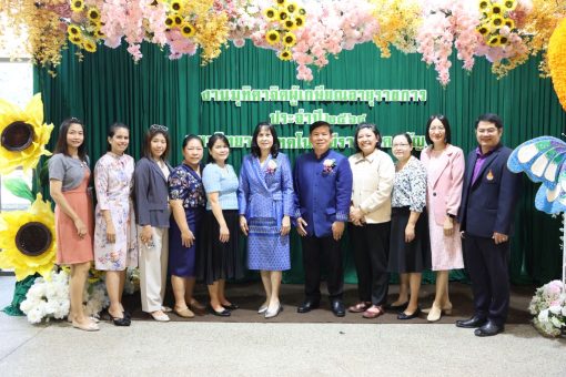 ผู้บริหาร คณาจารย์ เจ้าหน้าที่ พร้อมด้วยผู้เกษียณอายุราชการ ประจำปี 2568 ถ้ายภาพร่วมกัน