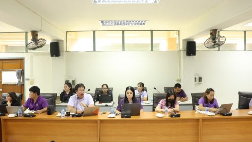 คณะกรรมการบริหารคณะเข้าร่วมประชุมอย่างพร้อมเพียง