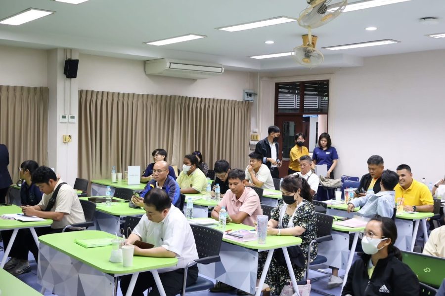 ภาพบรรยากาศการอบรมการผลิตพืชให้สารสําคัญในโรงงานผลิตพืชด้วยแสงเทียม (The Production of Crops with Phytochemicals in PFAL)