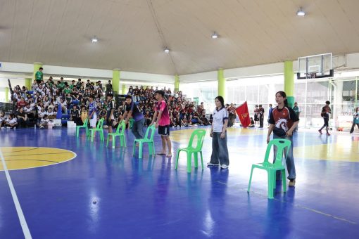 ภาพบรรยากาศการแข่งขันกีฬาพื้นบ้าน ประเภทกอล์ฟคนจน