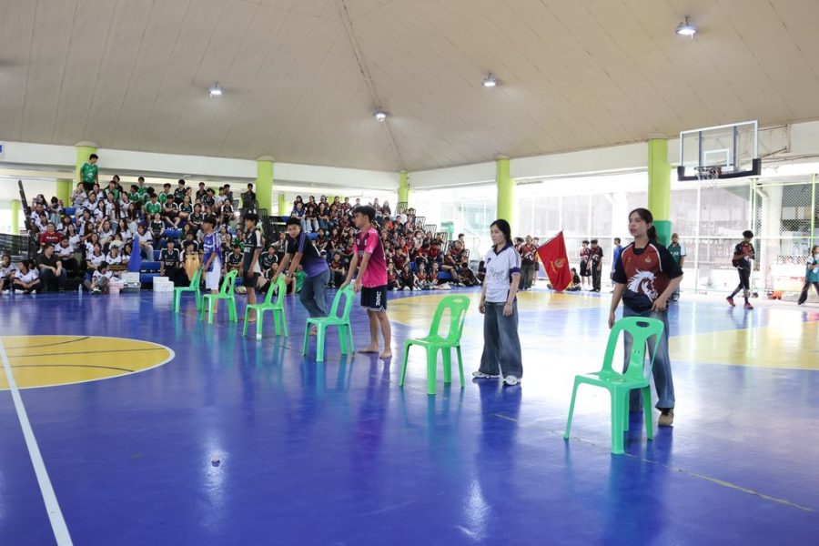 ภาพบรรยากาศการแข่งขันกีฬาพื้นบ้าน ประเภทกอล์ฟคนจน