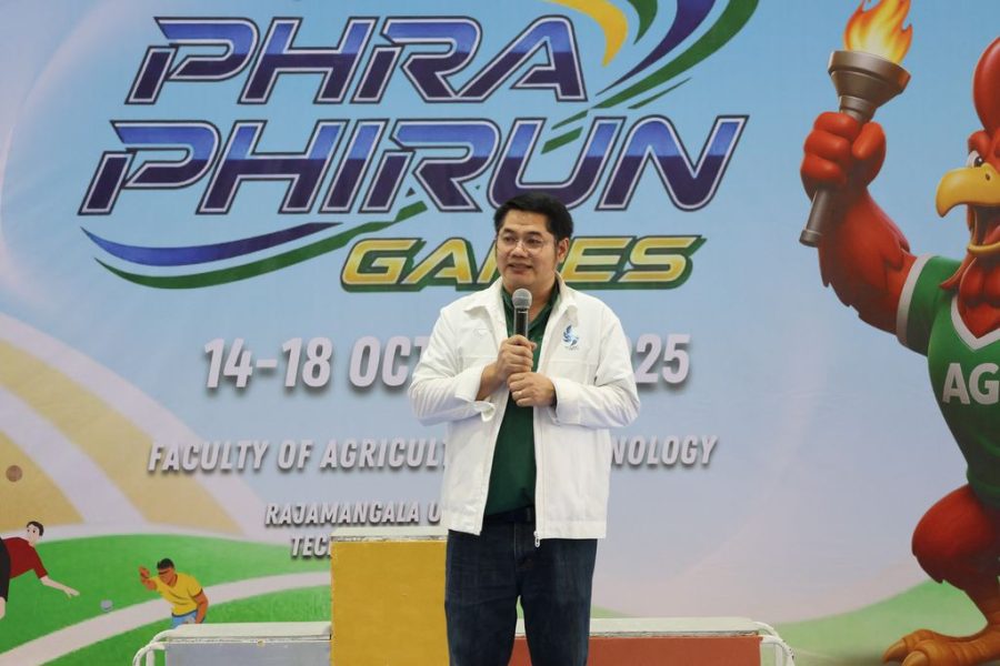 ผศ.วีระยุทธ นาคทิพย์ รองคณบดี เป็นประธานกล่าวในพิธีปิดการแข่งขัน