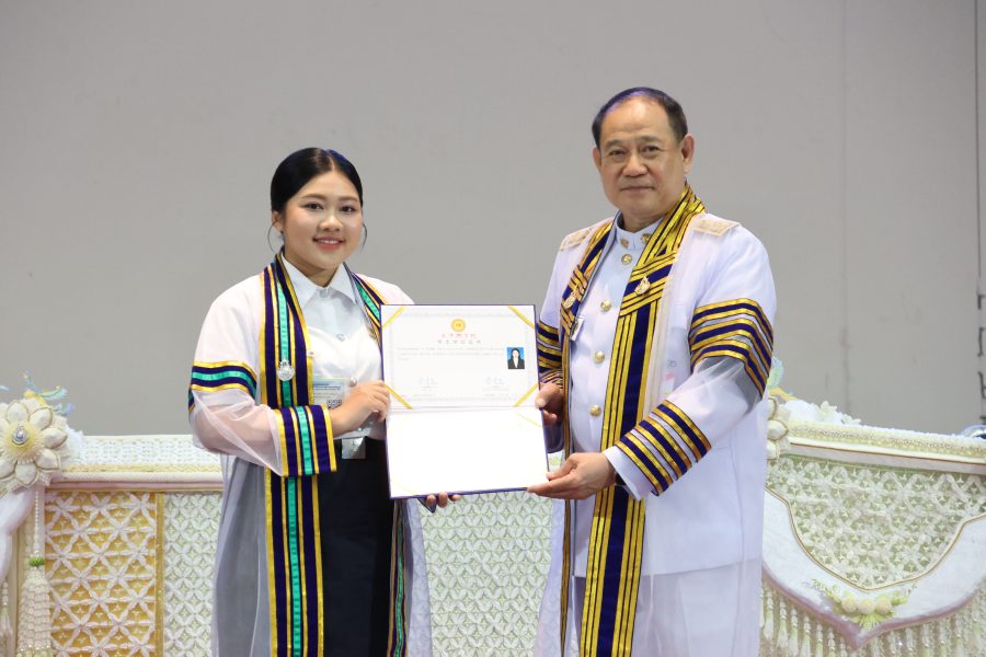 นักศึกษาทุนสถาบันเสรินหนง รุ่นที่ 1 เข้ารับปริญญาบัตรผู้สำเร็จการศึกษาระดับปริญญาตรี โครงการ Dual Degree Program