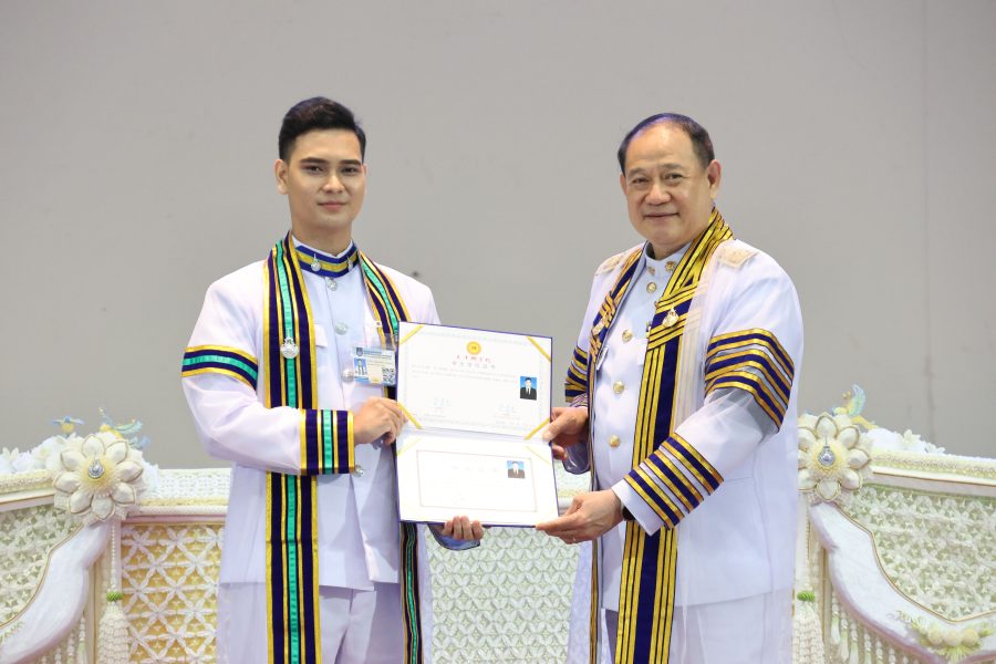 นักศึกษาทุนสถาบันเสรินหนง รุ่นที่ 1 เข้ารับปริญญาบัตรผู้สำเร็จการศึกษาระดับปริญญาตรี โครงการ Dual Degree Program