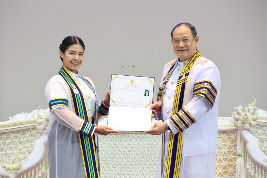 นักศึกษาทุนสถาบันเสรินหนง รุ่นที่ 1 เข้ารับปริญญาบัตรผู้สำเร็จการศึกษาระดับปริญญาตรี โครงการ Dual Degree Program