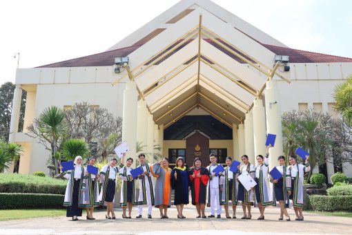 นักศึกษาทุนสถาบันเสรินหนง รุ่นที่ 1 เข้ารับปริญญาบัตรผู้สำเร็จการศึกษาระดับปริญญาตรี โครงการ Dual Degree Program