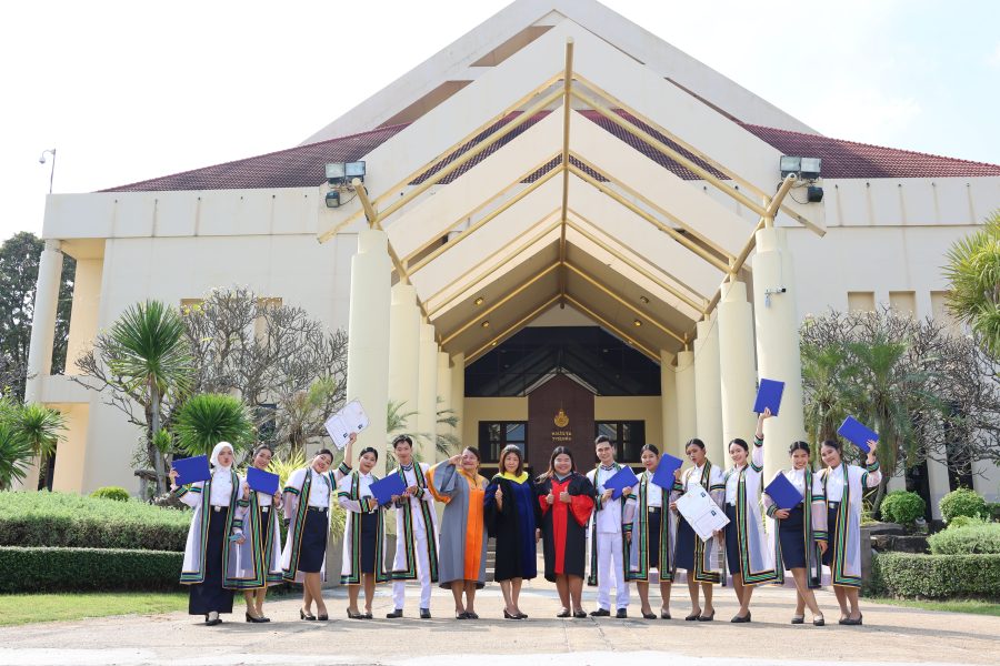 นักศึกษาทุนสถาบันเสรินหนง รุ่นที่ 1 เข้ารับปริญญาบัตรผู้สำเร็จการศึกษาระดับปริญญาตรี โครงการ Dual Degree Program