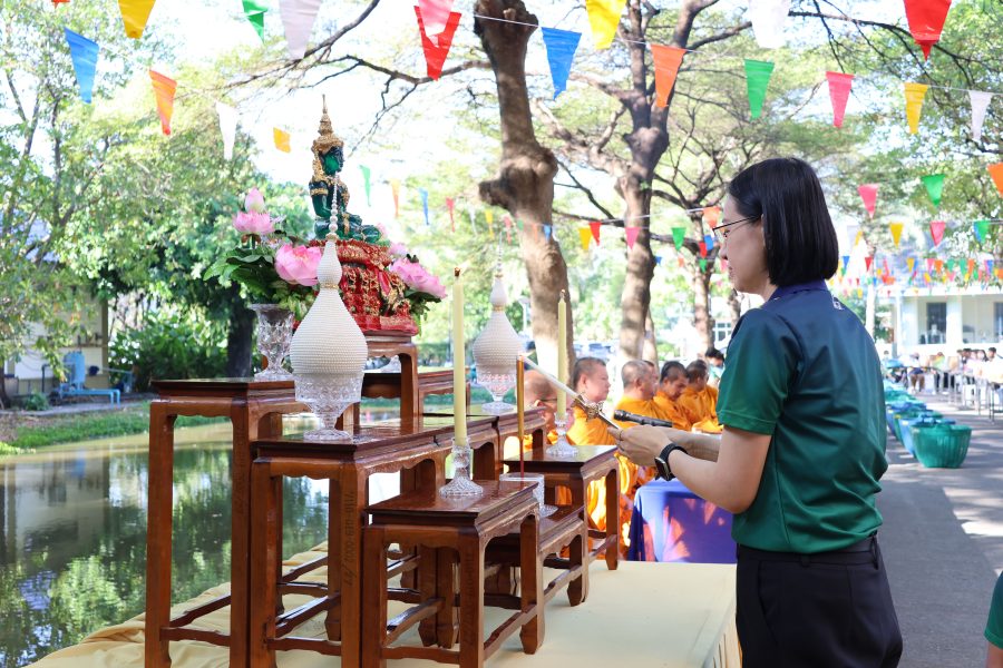 คณะเทคโนโลยีการเกษตร มทร.ธัญบุรี จัดกิจกรรมทำบุญตักบาตรข้าวสารอาหารแห้ง ต้อนรับปีใหม่ 2569