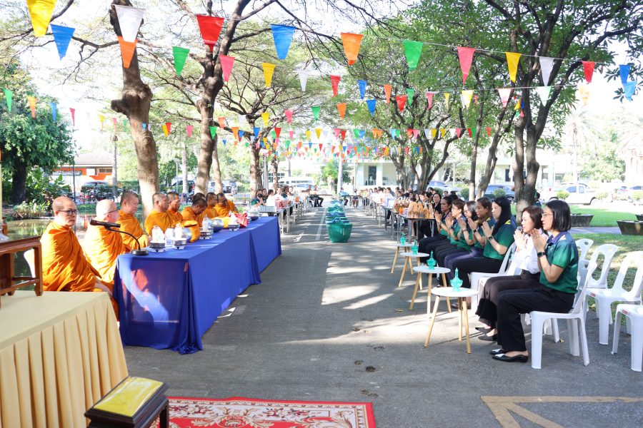 คณะเทคโนโลยีการเกษตร มทร.ธัญบุรี จัดกิจกรรมทำบุญตักบาตรข้าวสารอาหารแห้ง ต้อนรับปีใหม่ 2569