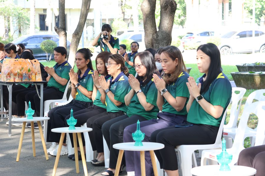 คณะเทคโนโลยีการเกษตร มทร.ธัญบุรี จัดกิจกรรมทำบุญตักบาตรข้าวสารอาหารแห้ง ต้อนรับปีใหม่ 2569