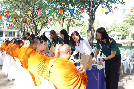 คณะเทคโนโลยีการเกษตร มทร.ธัญบุรี จัดกิจกรรมทำบุญตักบาตรข้าวสารอาหารแห้ง ต้อนรับปีใหม่ 2569