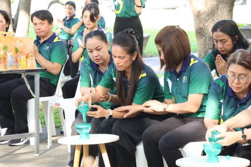 คณะเทคโนโลยีการเกษตร มทร.ธัญบุรี จัดกิจกรรมทำบุญตักบาตรข้าวสารอาหารแห้ง ต้อนรับปีใหม่ 2569