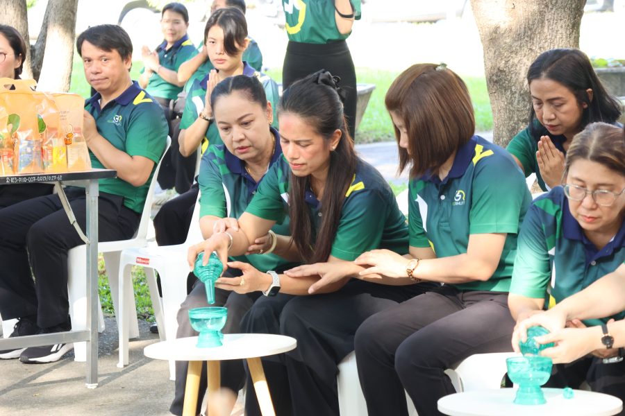 คณะเทคโนโลยีการเกษตร มทร.ธัญบุรี จัดกิจกรรมทำบุญตักบาตรข้าวสารอาหารแห้ง ต้อนรับปีใหม่ 2569