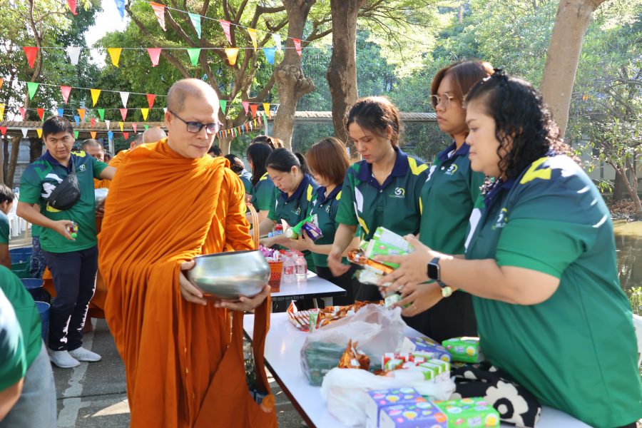 คณะเทคโนโลยีการเกษตร มทร.ธัญบุรี จัดกิจกรรมทำบุญตักบาตรข้าวสารอาหารแห้ง ต้อนรับปีใหม่ 2569