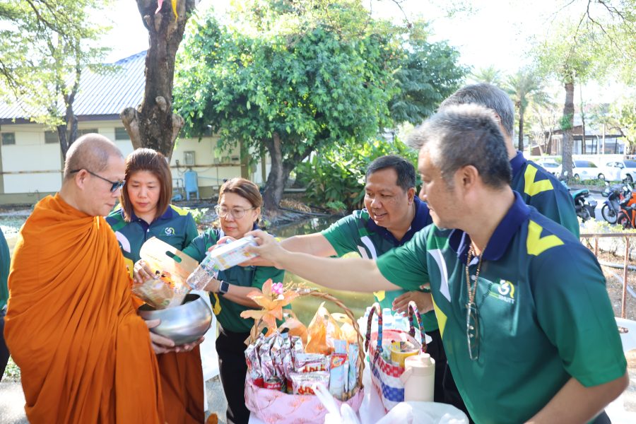 คณะเทคโนโลยีการเกษตร มทร.ธัญบุรี จัดกิจกรรมทำบุญตักบาตรข้าวสารอาหารแห้ง ต้อนรับปีใหม่ 2569