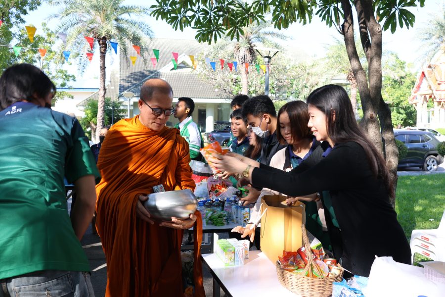 คณะเทคโนโลยีการเกษตร มทร.ธัญบุรี จัดกิจกรรมทำบุญตักบาตรข้าวสารอาหารแห้ง ต้อนรับปีใหม่ 2569