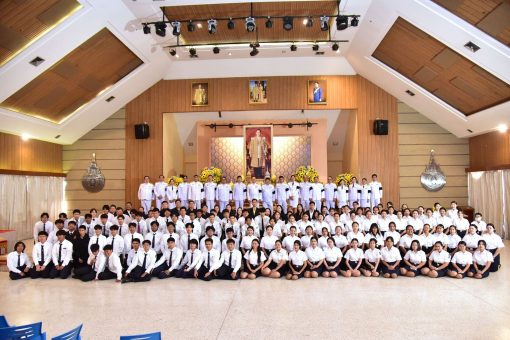 พิธีเจริญพระพุทธมนต์ ตักบาตรข้าวสารอาหารแห้ง และมอบรางวัลพ่อตัวอย่าง ประจำปี 2568