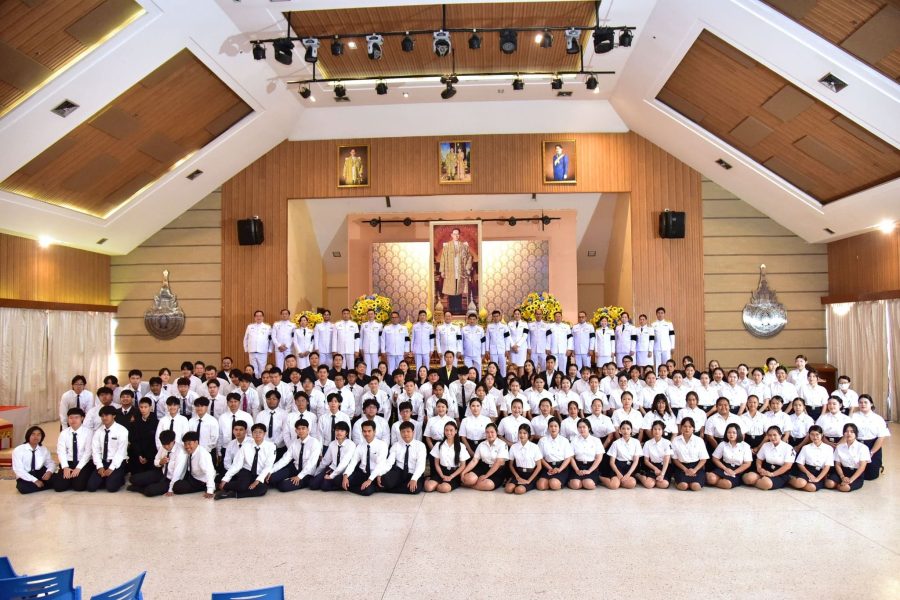 พิธีเจริญพระพุทธมนต์ ตักบาตรข้าวสารอาหารแห้ง และมอบรางวัลพ่อตัวอย่าง ประจำปี 2568