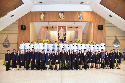 พิธีเจริญพระพุทธมนต์ ตักบาตรข้าวสารอาหารแห้ง และมอบรางวัลพ่อตัวอย่าง ประจำปี 2568