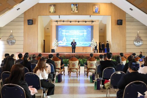 ผู้บริหารและบุคลากร คณะเทคโนโลยีการเกษตร มทร.ธัญบุรี ร่วมแสดงความยินดีกับ นายจิตรกัณฐ์ วรรณประเสริฐ ศิษย์เก่าคณะฯ ผู้ได้รับคัดเลือกเป็นผู้ทำคุณประโยชน์ให้กับมหาวิทยาลัย ประจำปี 2568