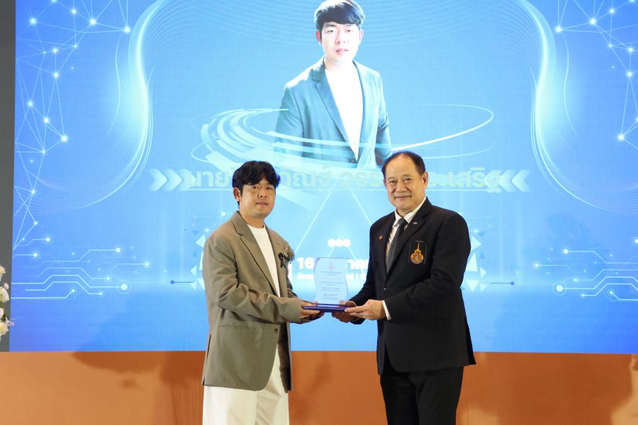 ผู้บริหารและบุคลากร คณะเทคโนโลยีการเกษตร มทร.ธัญบุรี ร่วมแสดงความยินดีกับ นายจิตรกัณฐ์ วรรณประเสริฐ ศิษย์เก่าคณะฯ ผู้ได้รับคัดเลือกเป็นผู้ทำคุณประโยชน์ให้กับมหาวิทยาลัย ประจำปี 2568